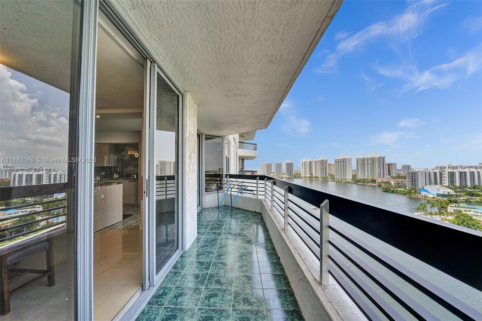 MYSTIC POINTE TOWER 500 C - Residential