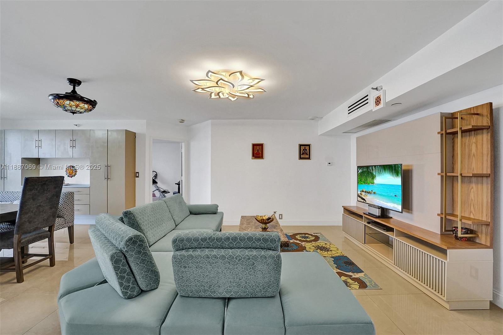 MYSTIC POINTE TOWER 500 C - Residential