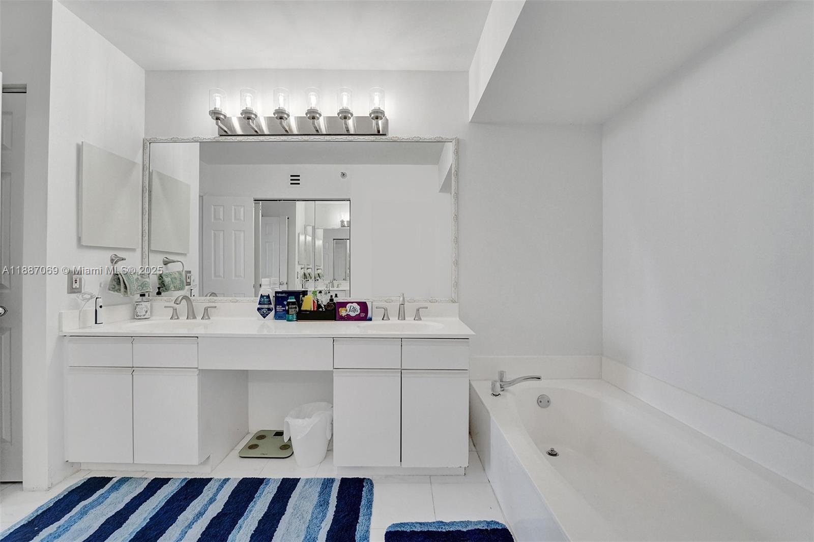 MYSTIC POINTE TOWER 500 C - Residential