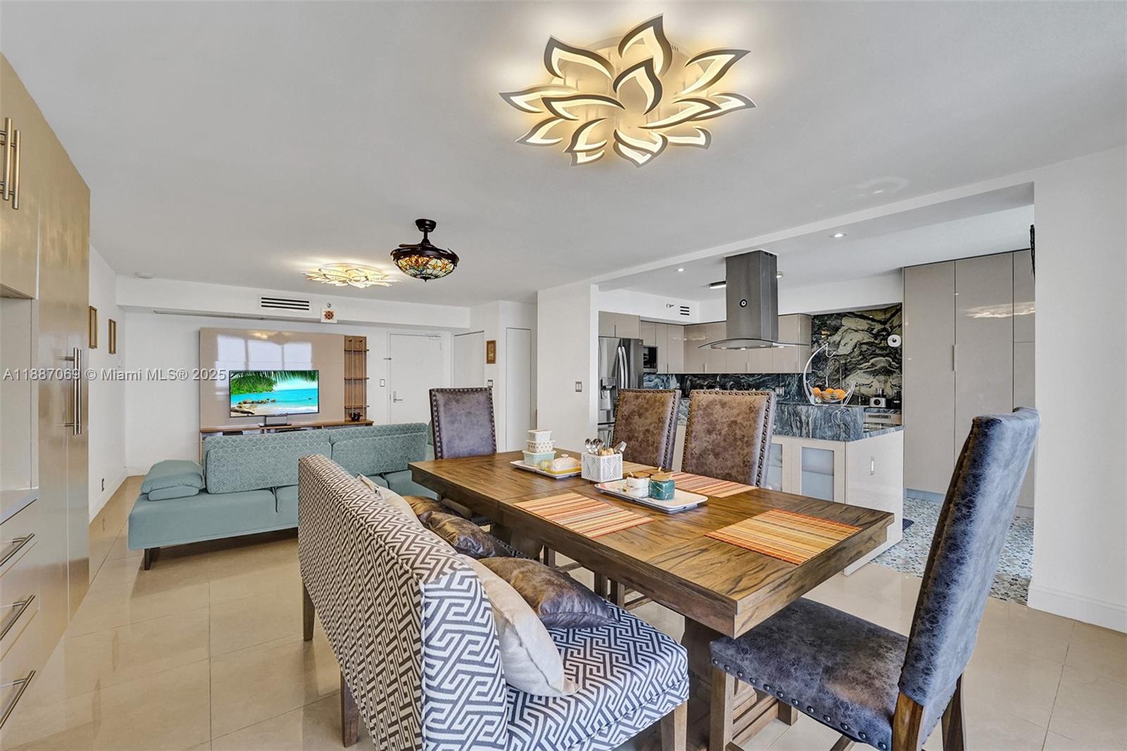 MYSTIC POINTE TOWER 500 C - Residential