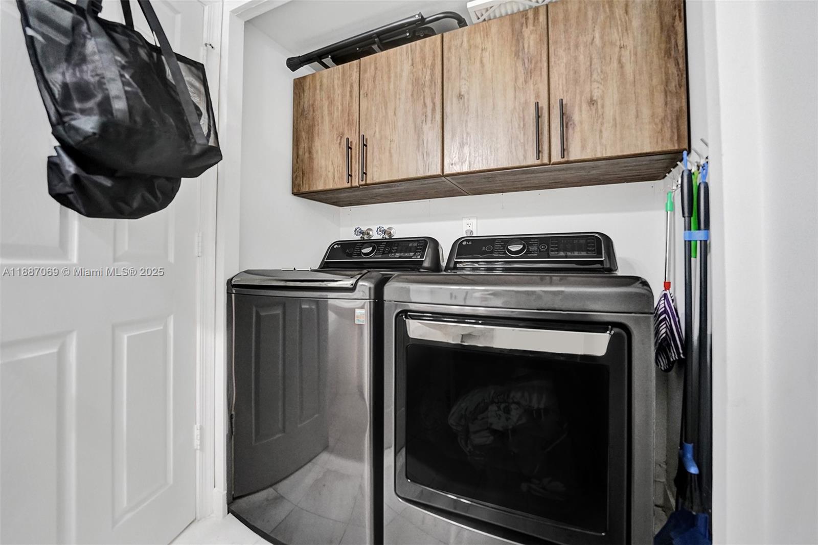 MYSTIC POINTE TOWER 500 C - Residential