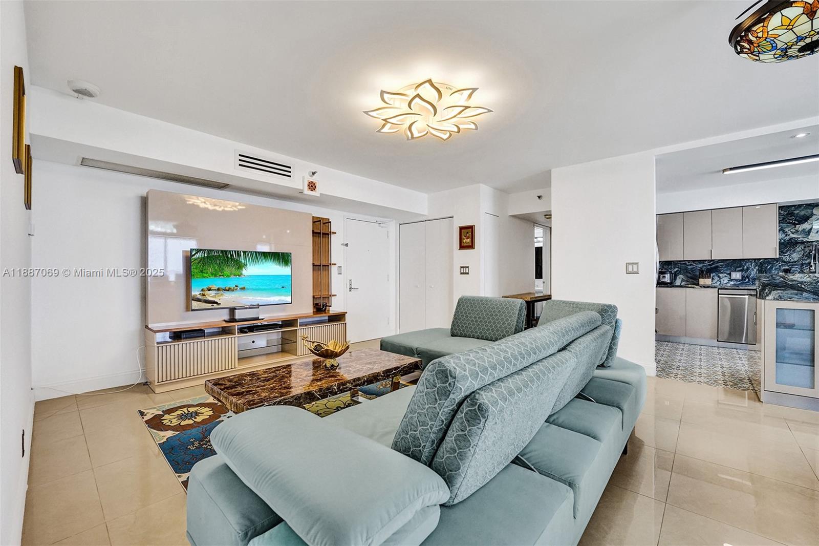 MYSTIC POINTE TOWER 500 C - Residential