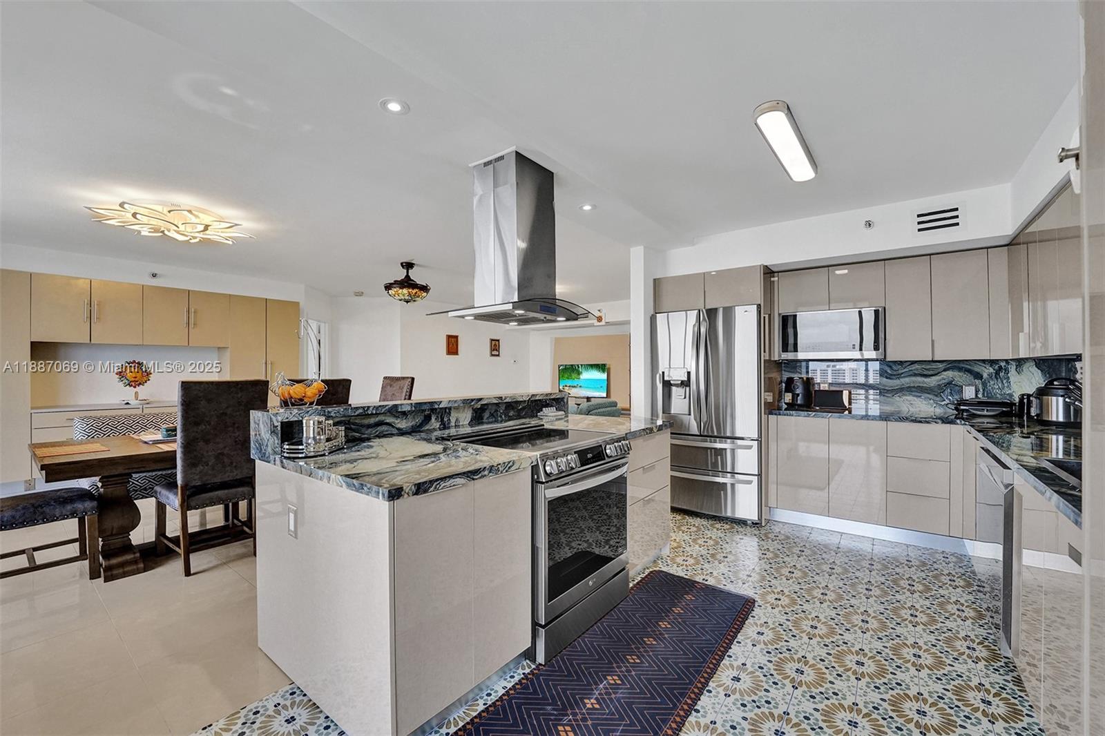 MYSTIC POINTE TOWER 500 C - Residential
