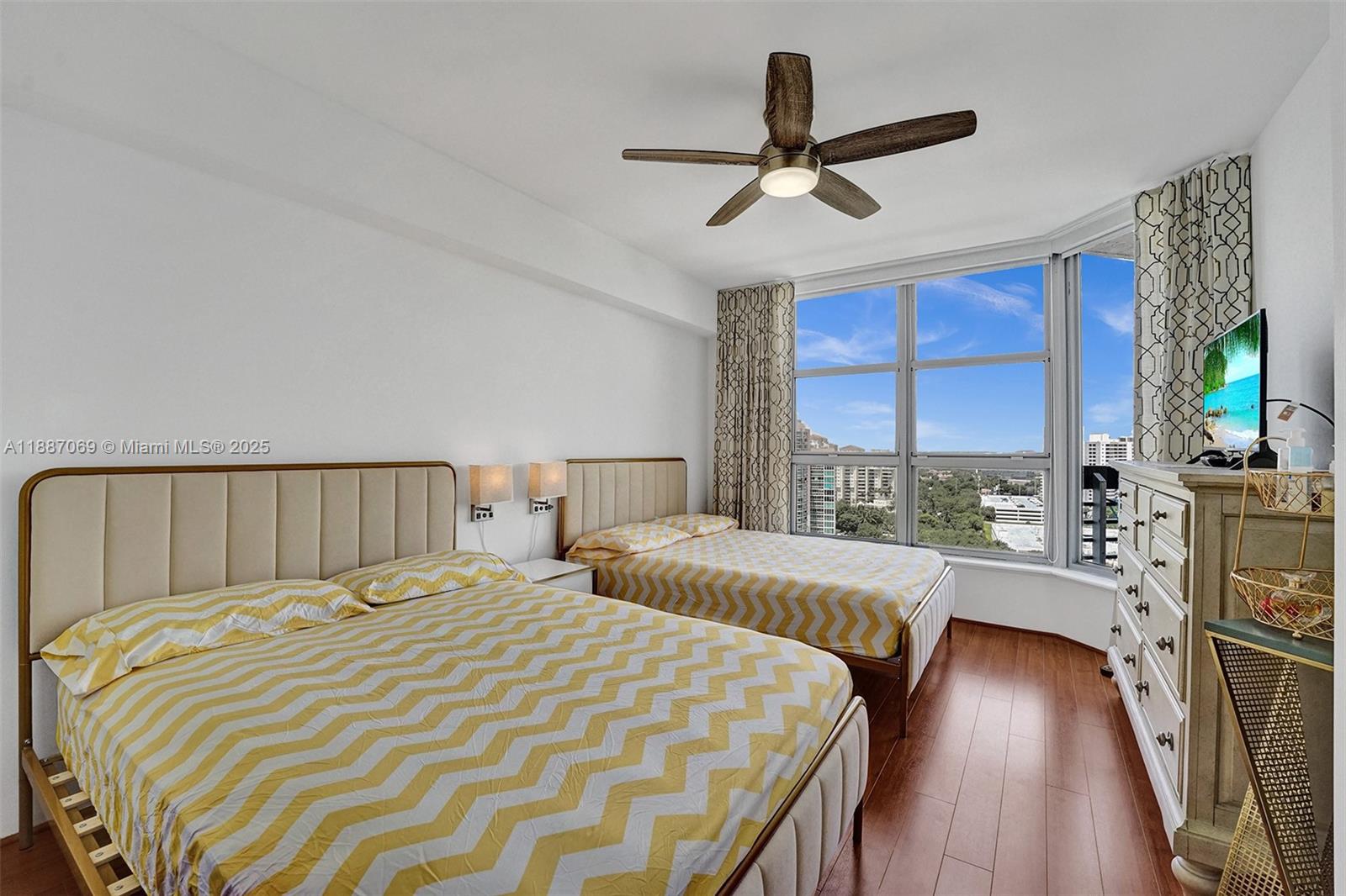 MYSTIC POINTE TOWER 500 C - Residential