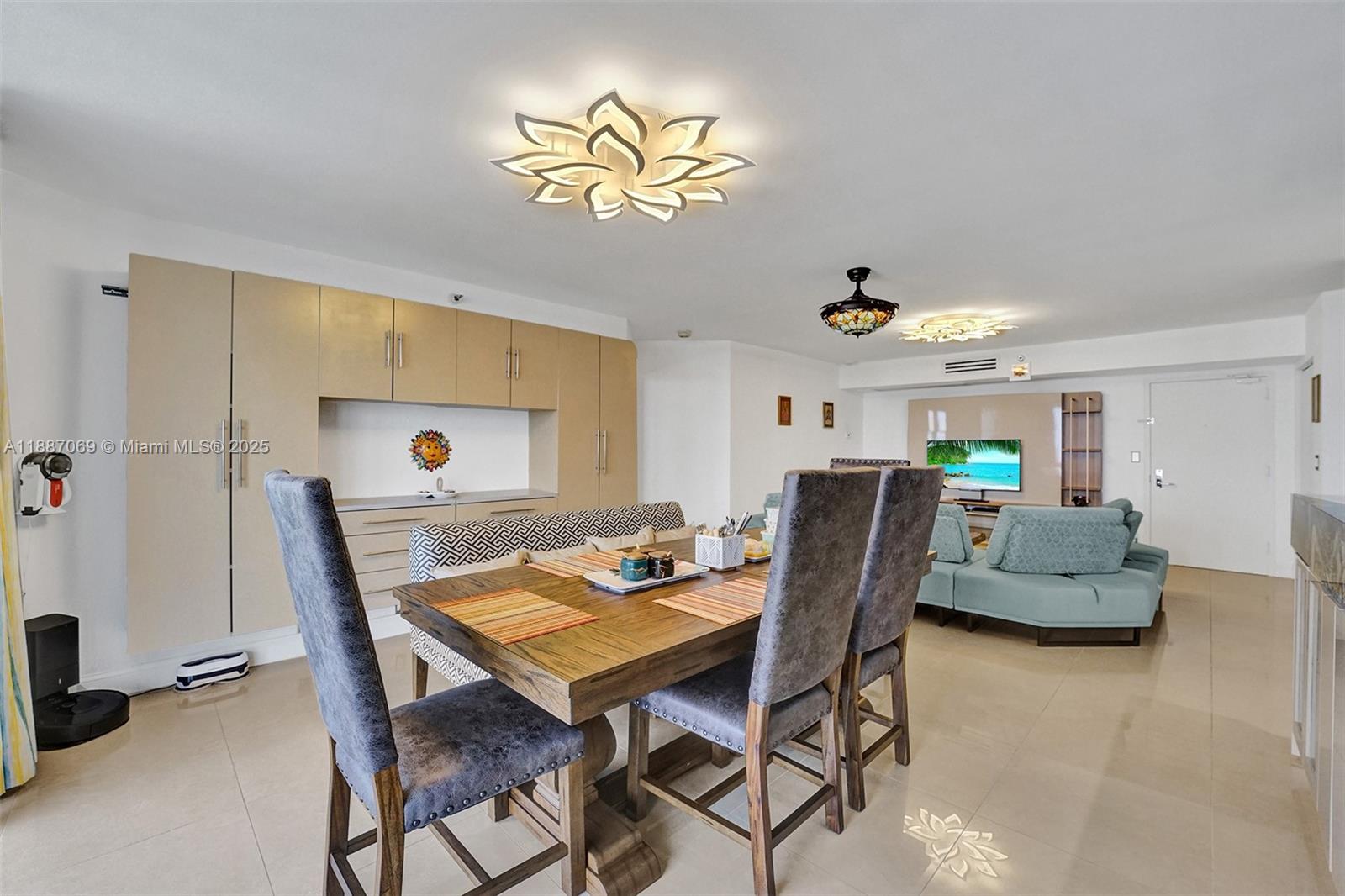 MYSTIC POINTE TOWER 500 C - Residential