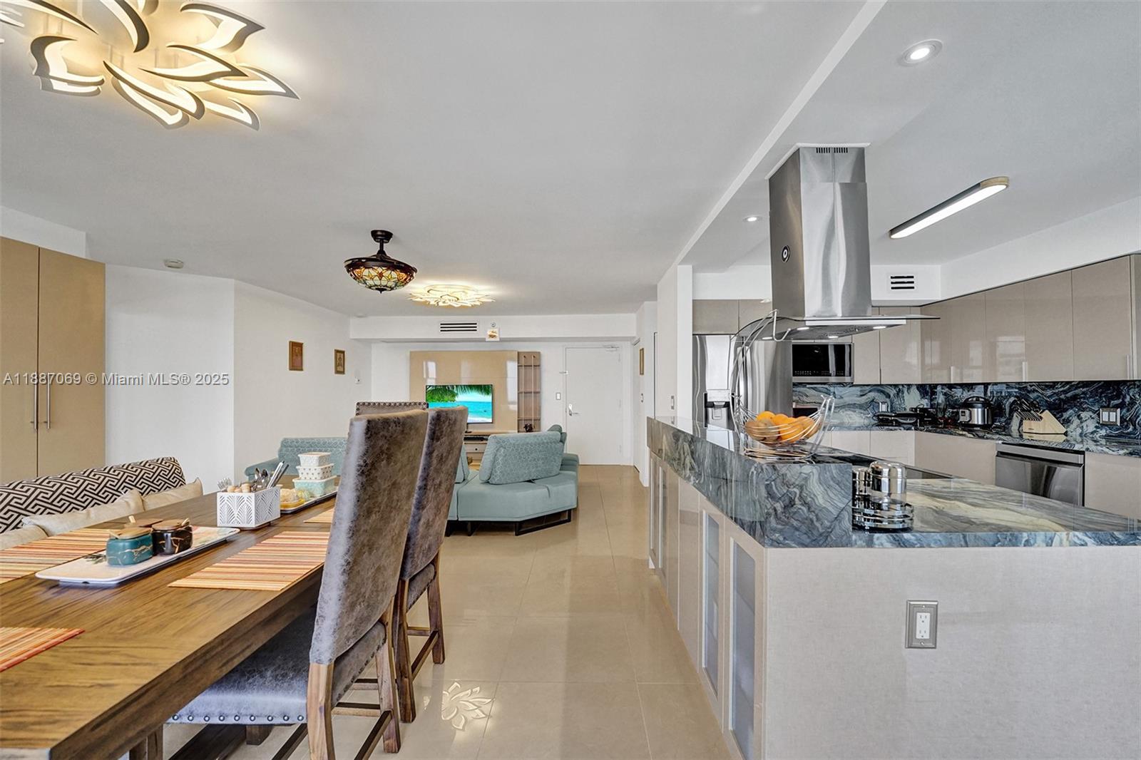 MYSTIC POINTE TOWER 500 C - Residential