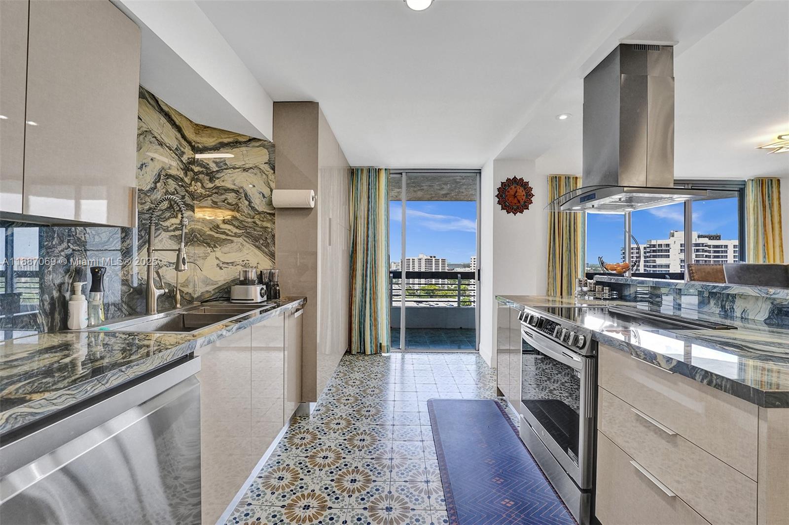 MYSTIC POINTE TOWER 500 C - Residential