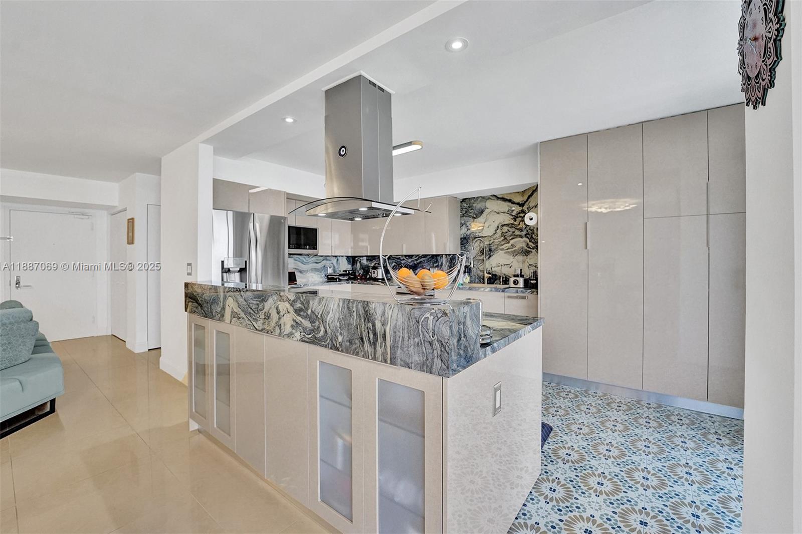 MYSTIC POINTE TOWER 500 C - Residential