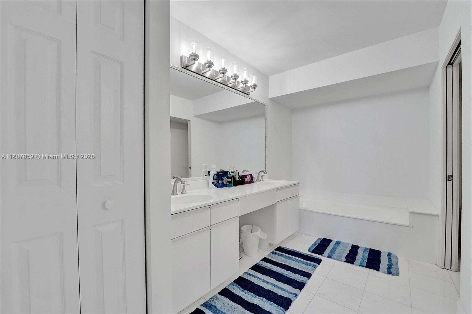 MYSTIC POINTE TOWER 500 C - Residential