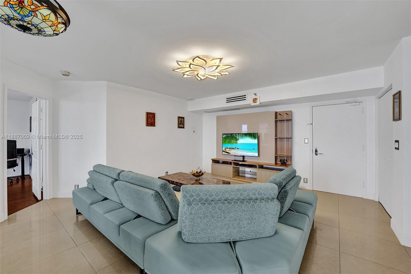 MYSTIC POINTE TOWER 500 C - Residential