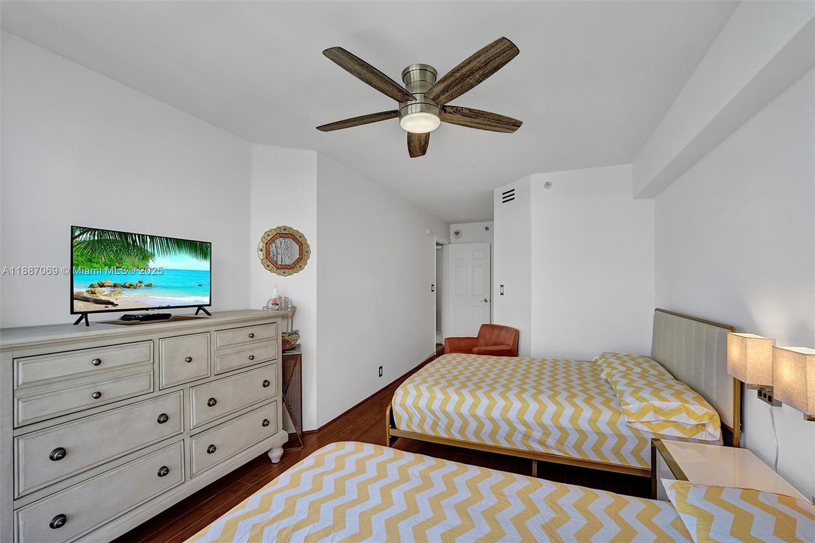 MYSTIC POINTE TOWER 500 C - Residential