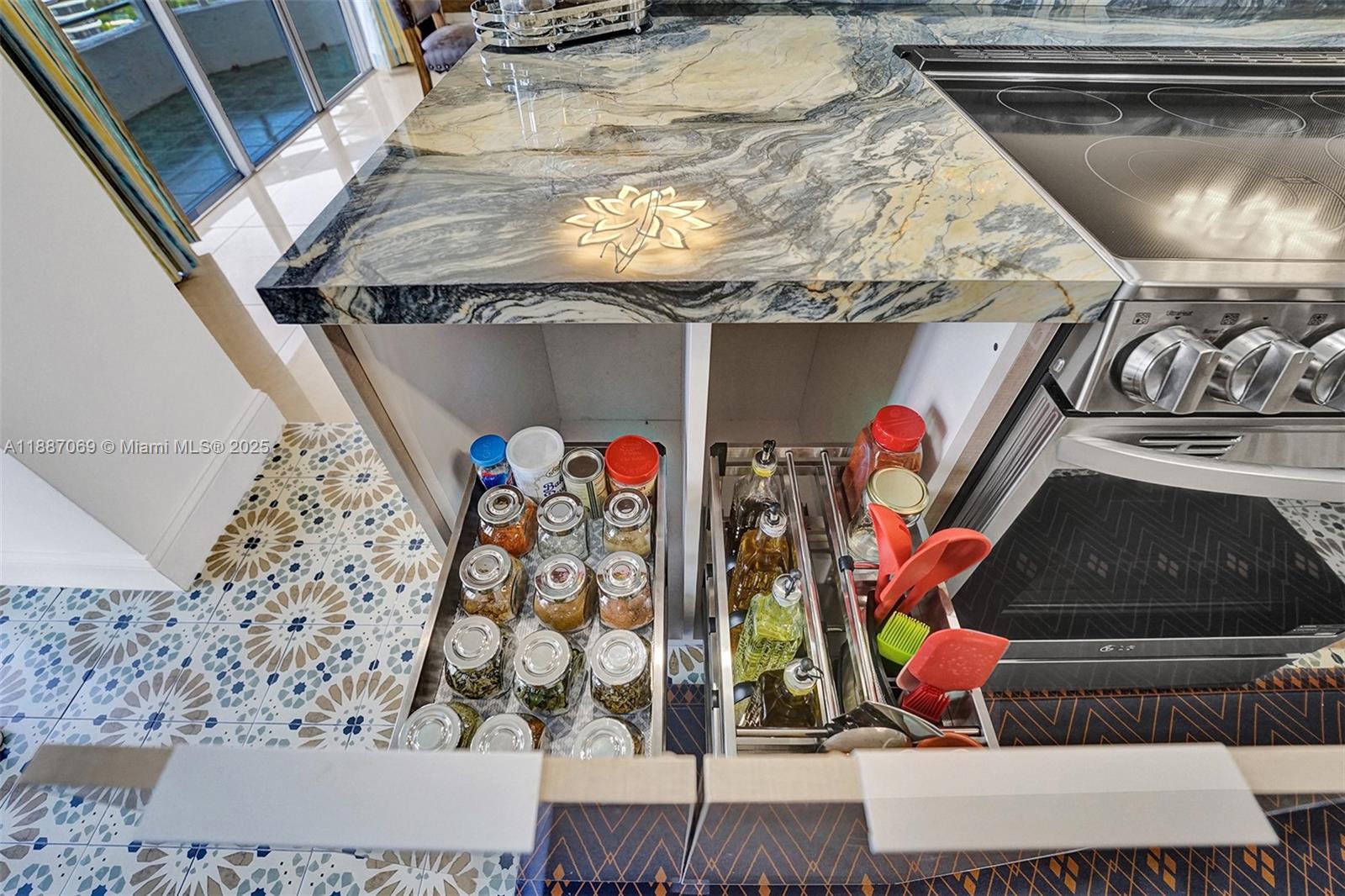 MYSTIC POINTE TOWER 500 C - Residential