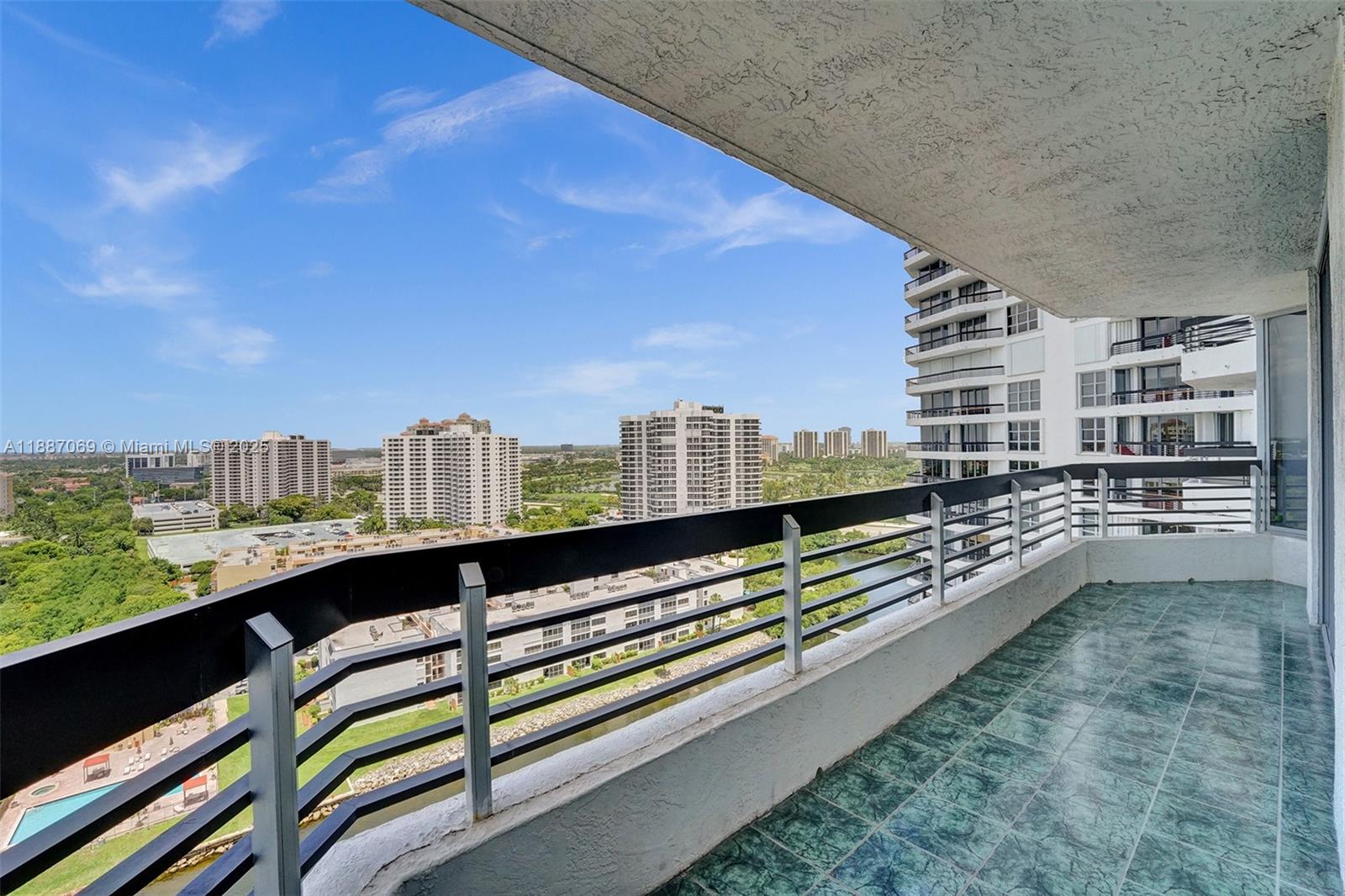 MYSTIC POINTE TOWER 500 C - Residential