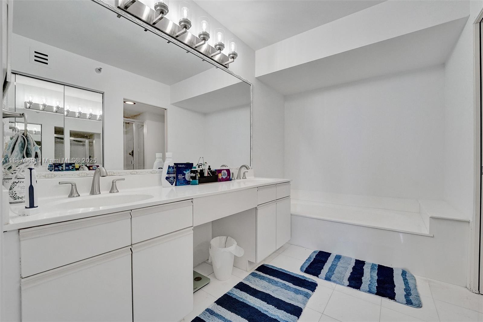 MYSTIC POINTE TOWER 500 C - Residential