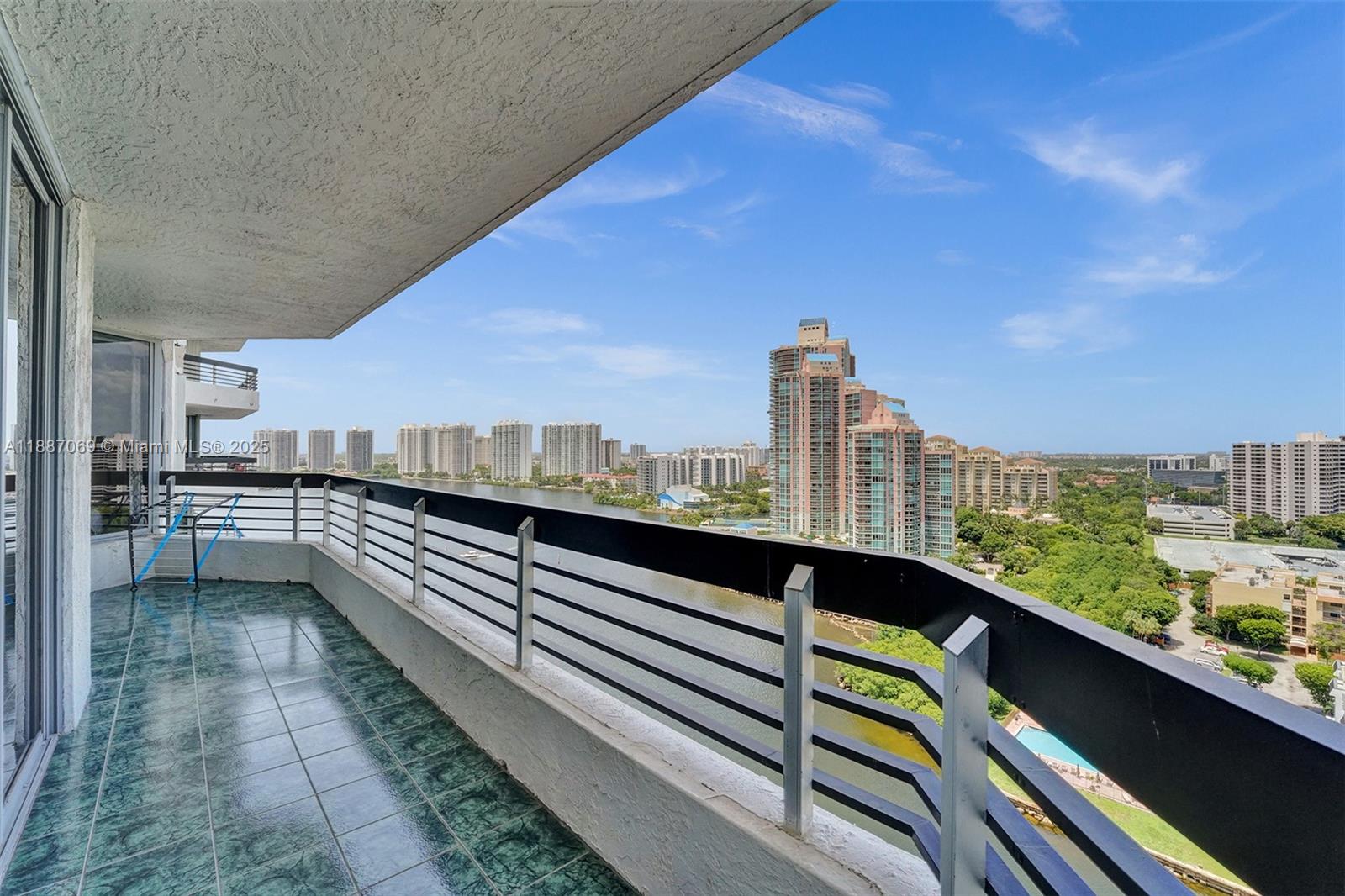 MYSTIC POINTE TOWER 500 C - Residential
