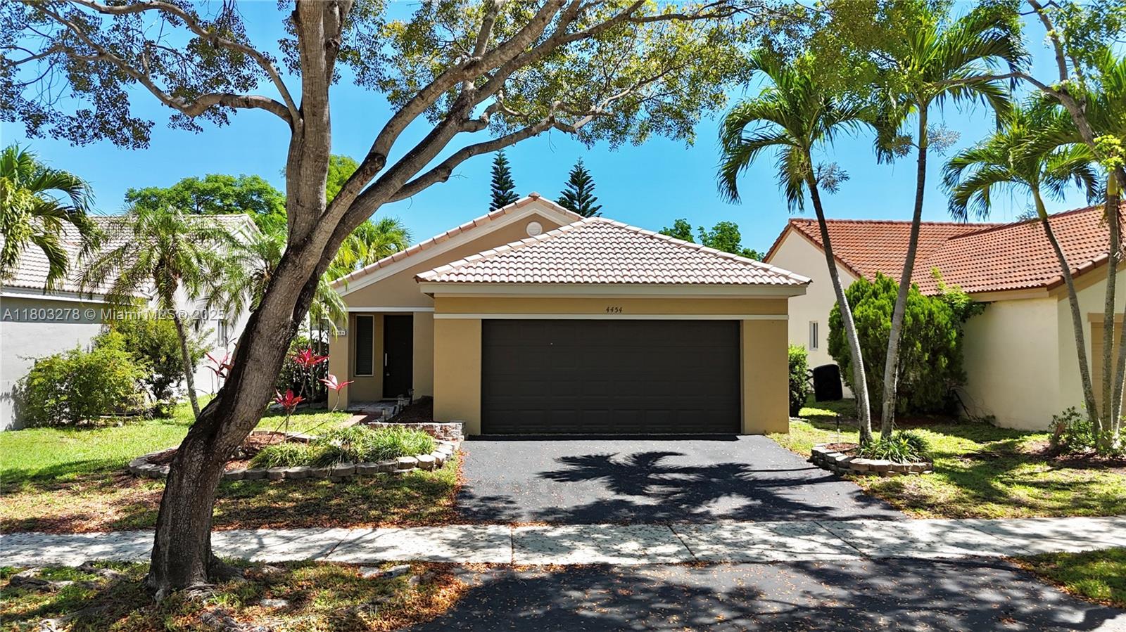 4454 Mahogany Ridge Dr, Weston, FL, 33331/$659,000 2 4454 Mahogany Ridge Dr