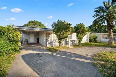 A home in Lauderdale Lakes