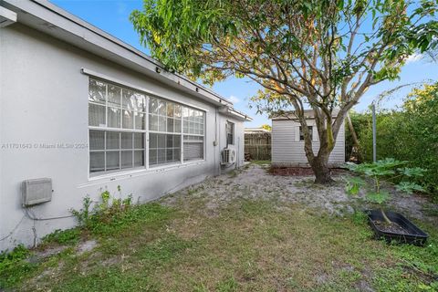 A home in Lauderdale Lakes