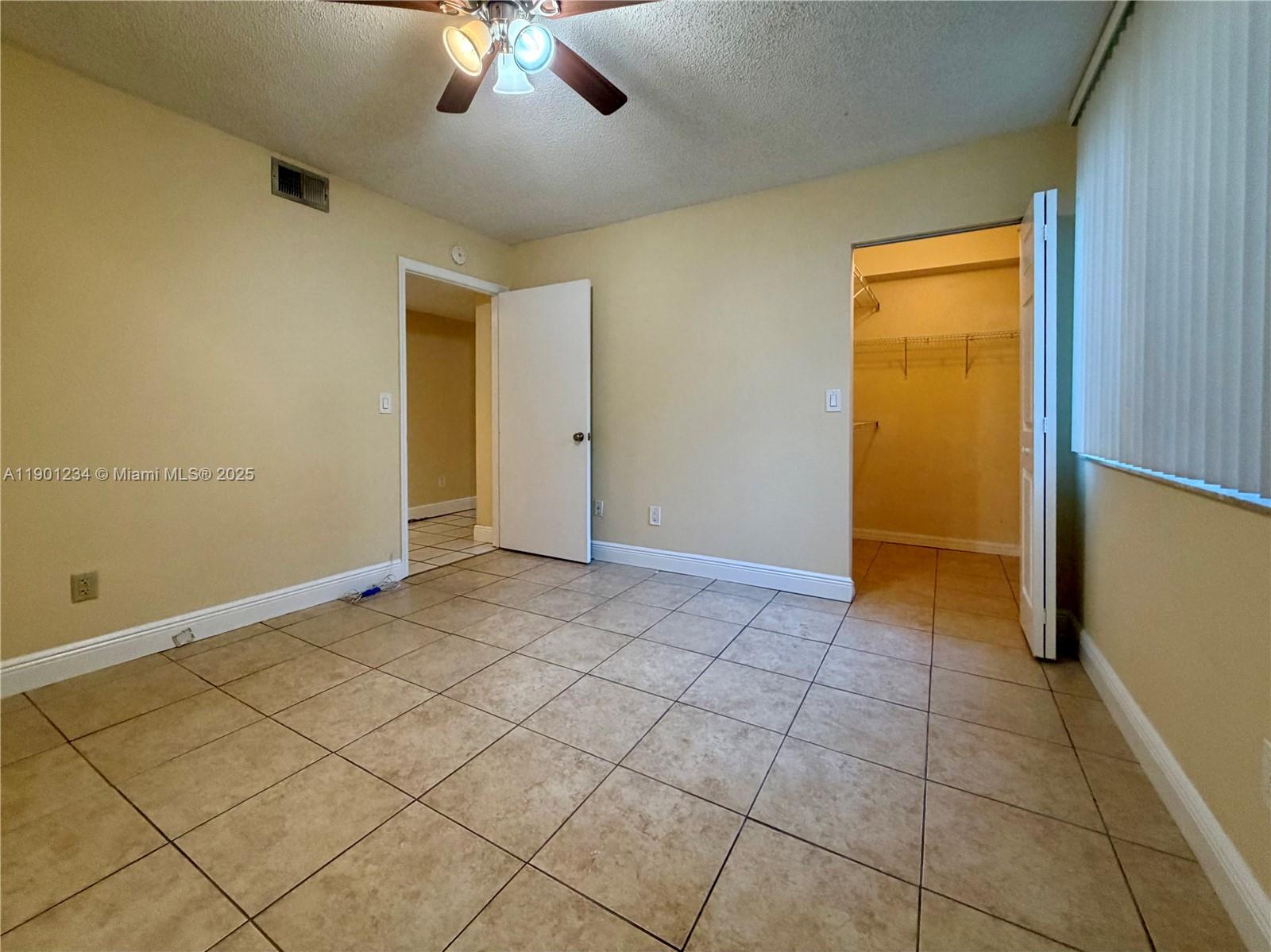 WINDWARD LAKES CONDO - Residential