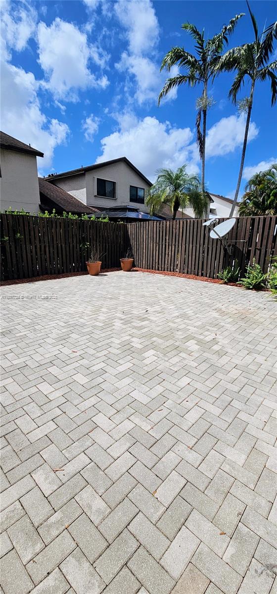 10194 SW 137 Ct 10194, Miami, FL, 33186/$585,000 4 10194 SW 137 Ct 10194