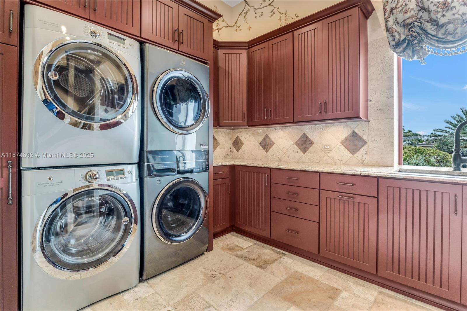 SANCTUARY - Residential