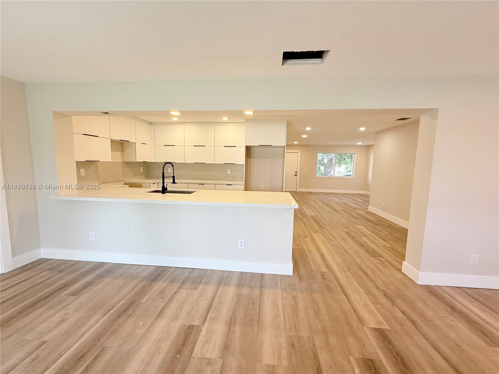 RAINBOW LAKES - Residential