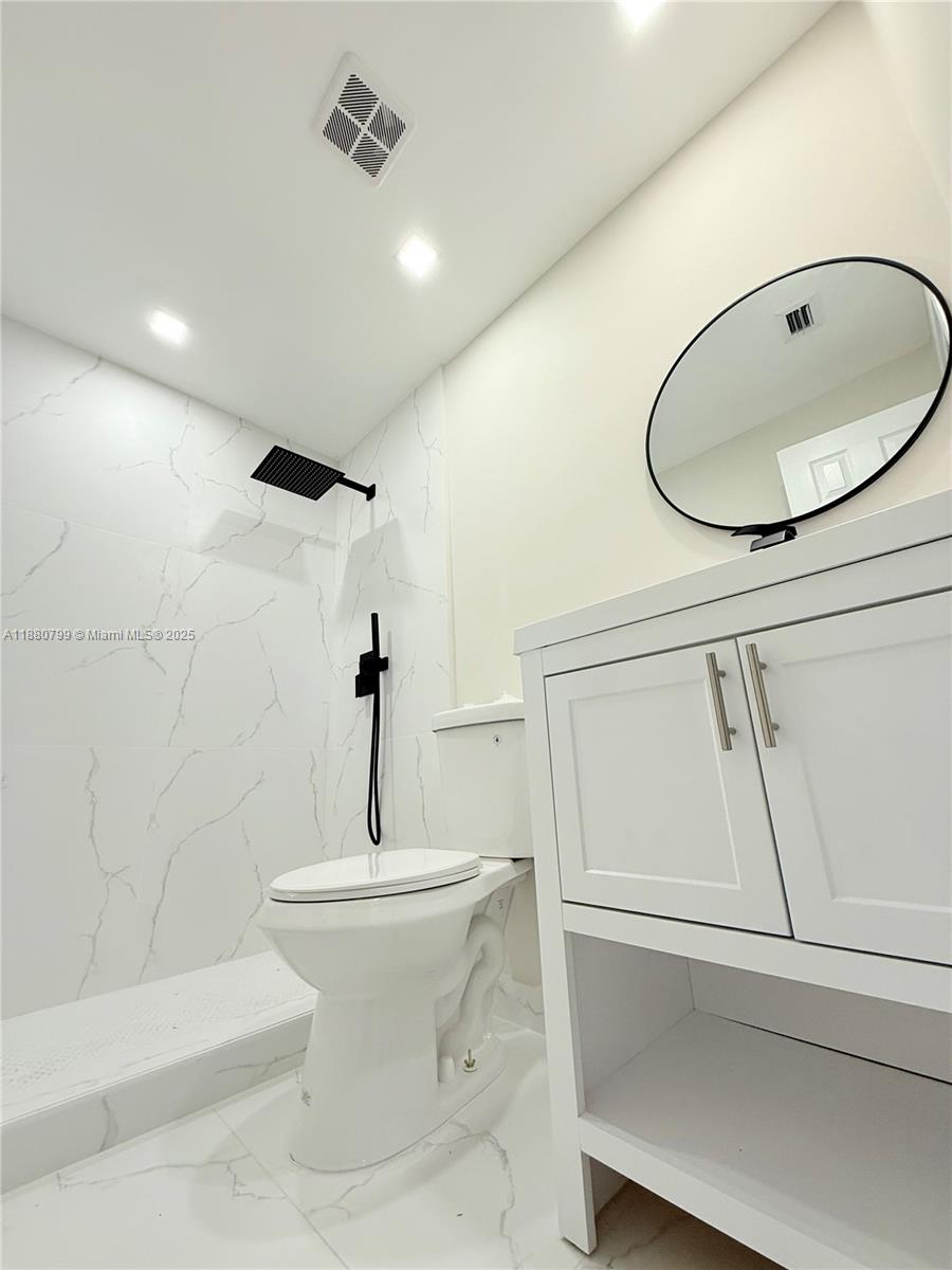 RAINBOW LAKES - Residential