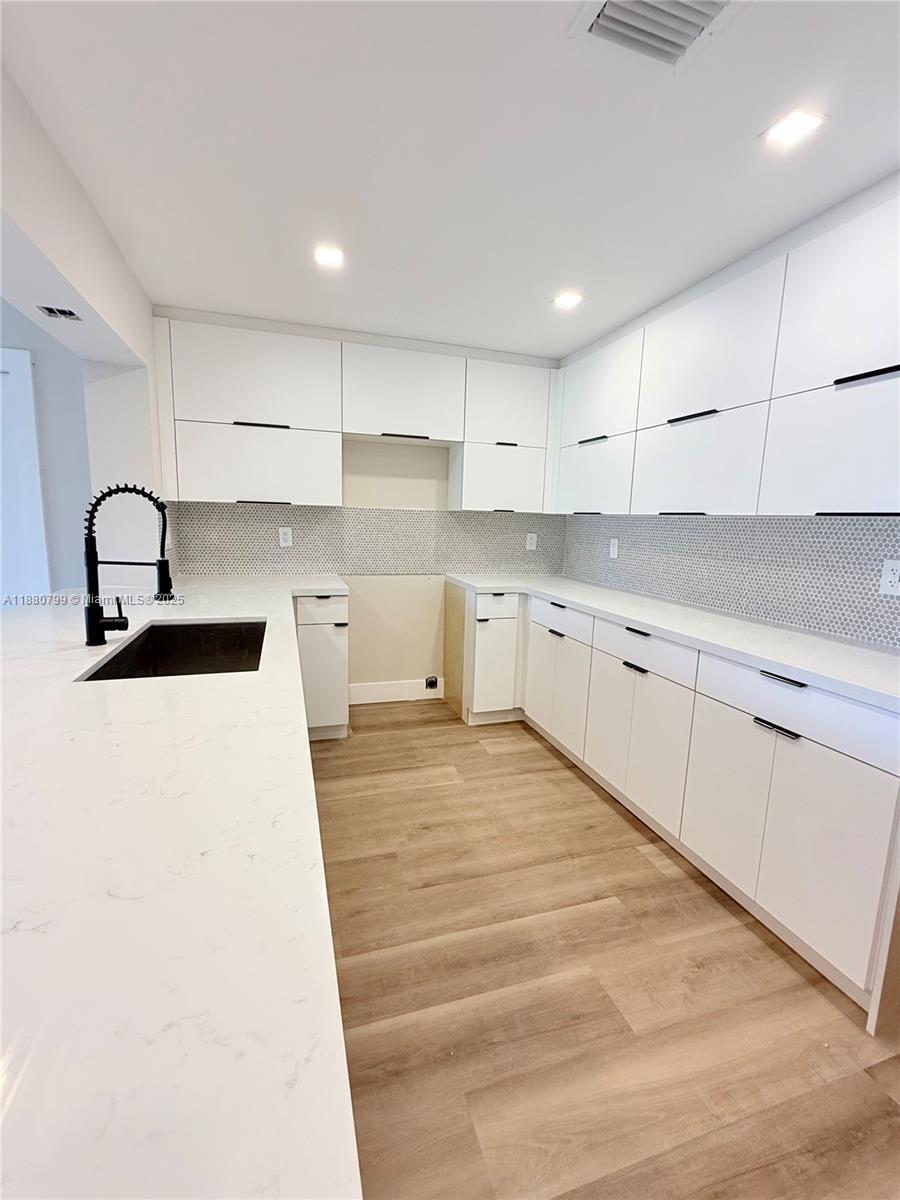 RAINBOW LAKES - Residential