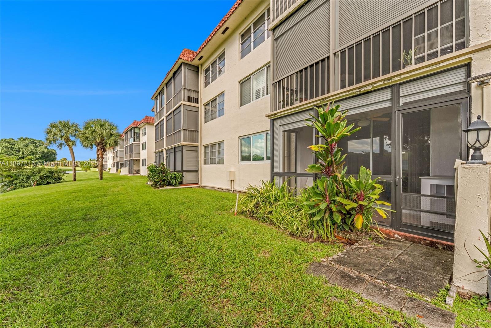 HOLLYBROOK GOLF AND TENNIS - Residential