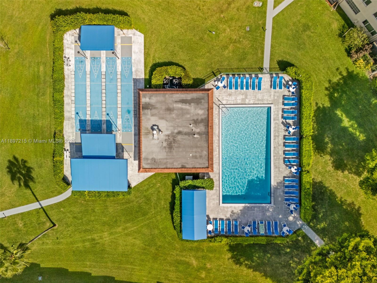 HOLLYBROOK GOLF AND TENNIS - Residential
