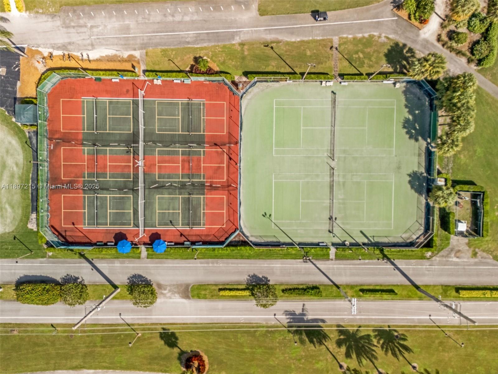 HOLLYBROOK GOLF AND TENNIS - Residential
