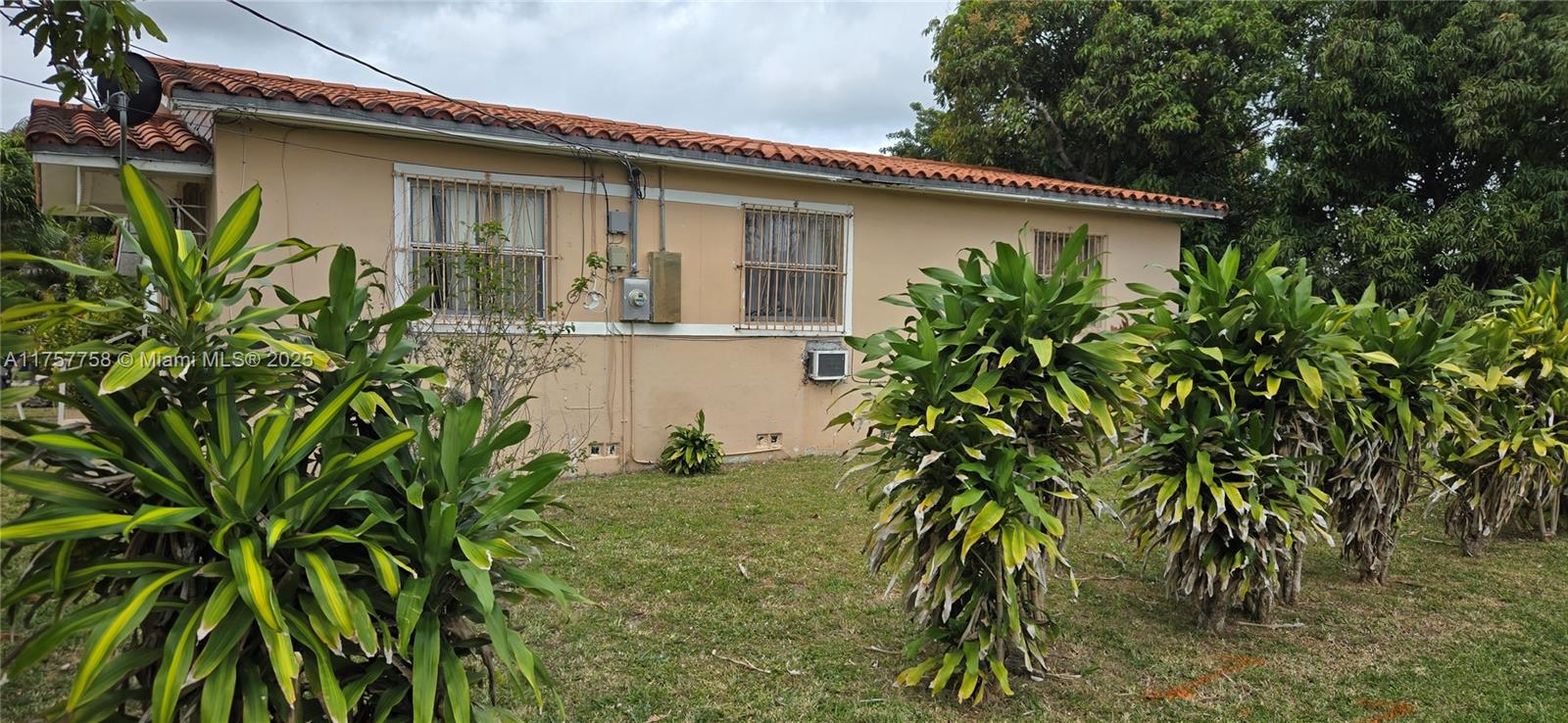 CASTILIAN COURT - Residential