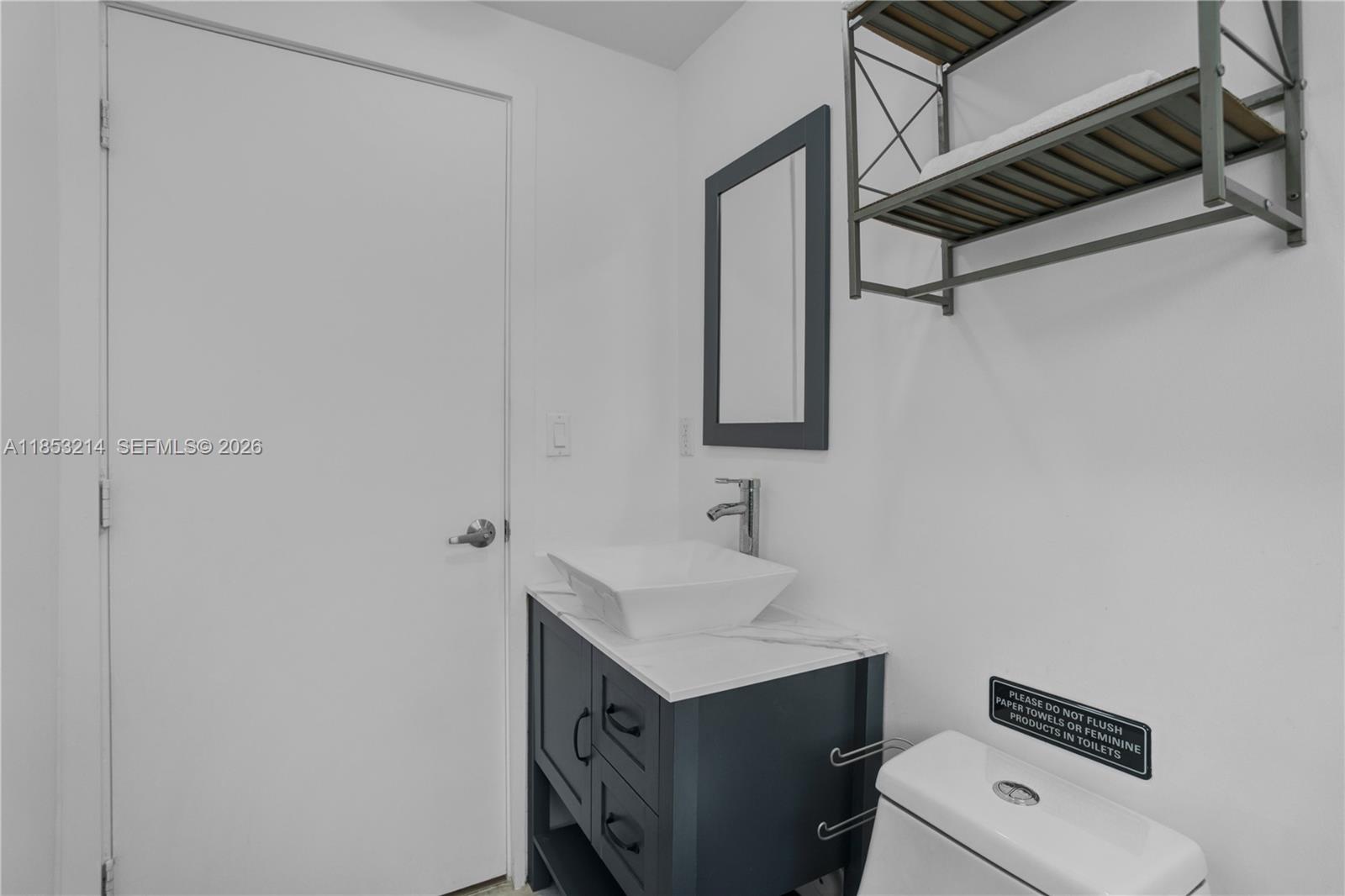 FIRST DECO CONDO - Residential