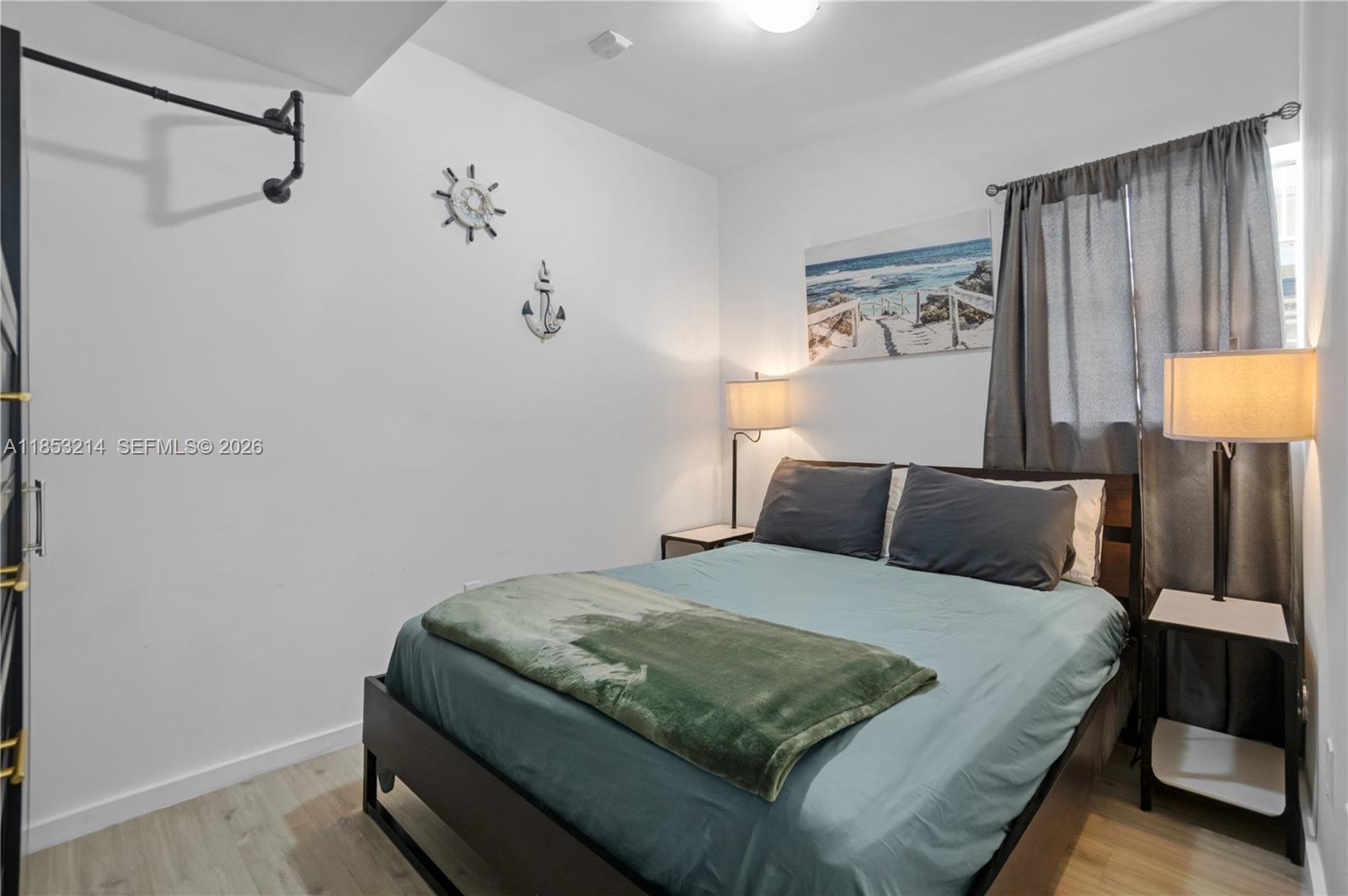 FIRST DECO CONDO - Residential