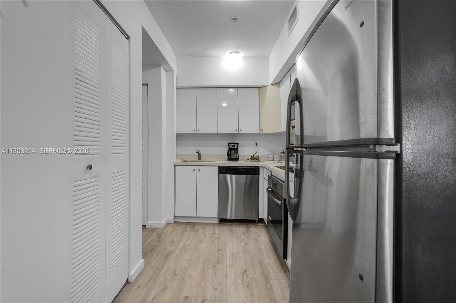 FIRST DECO CONDO - Residential