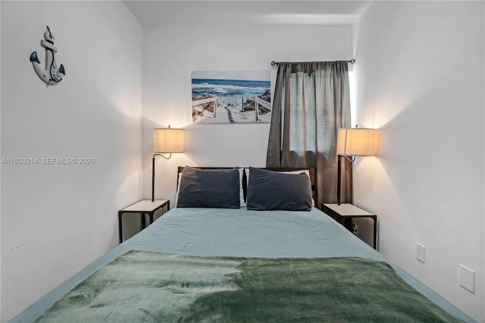FIRST DECO CONDO - Residential