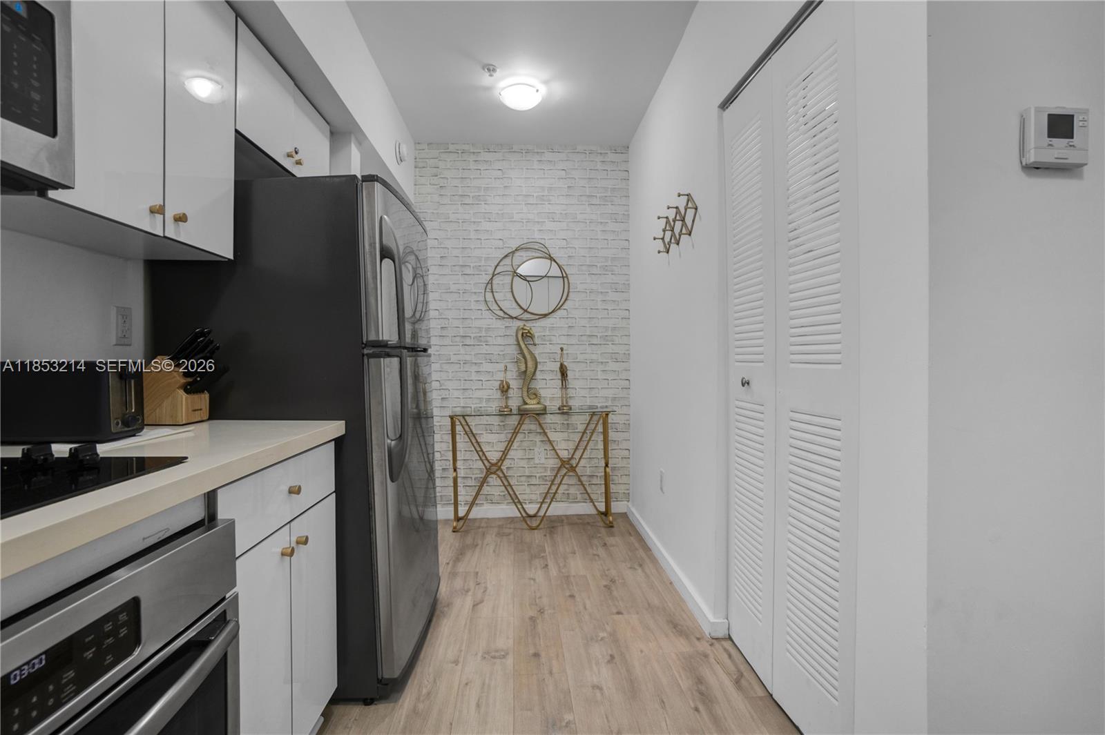 FIRST DECO CONDO - Residential