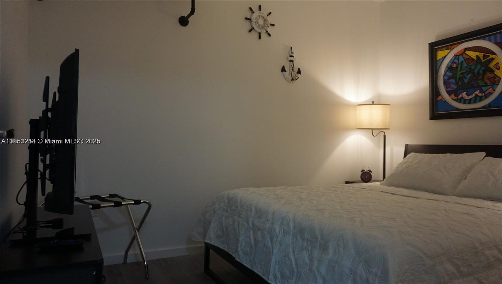 FIRST DECO CONDO - Residential