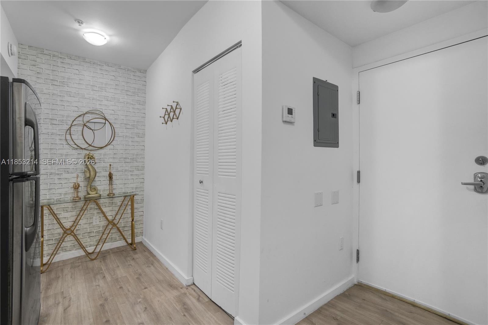 FIRST DECO CONDO - Residential