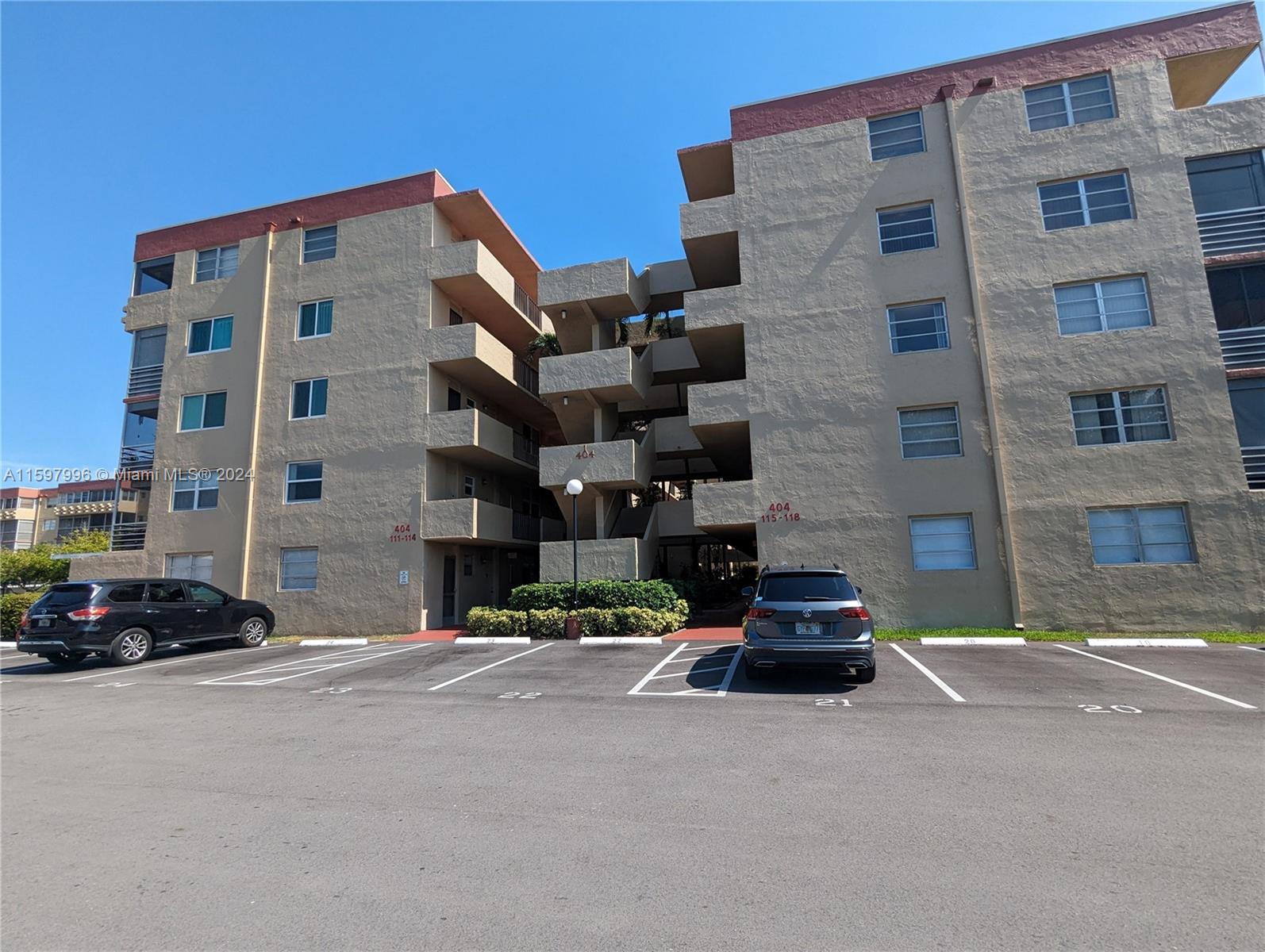 POLYNESIAN GARDENS CONDOM - Residential