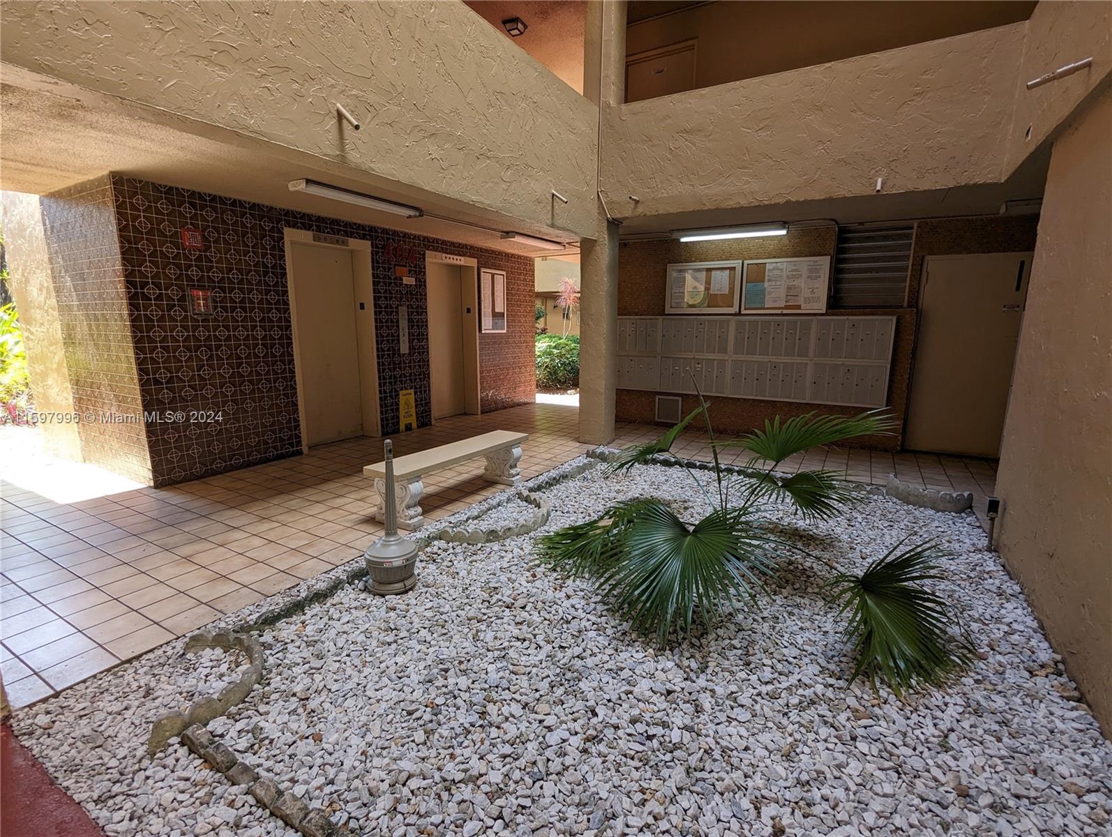 POLYNESIAN GARDENS CONDOM - Residential