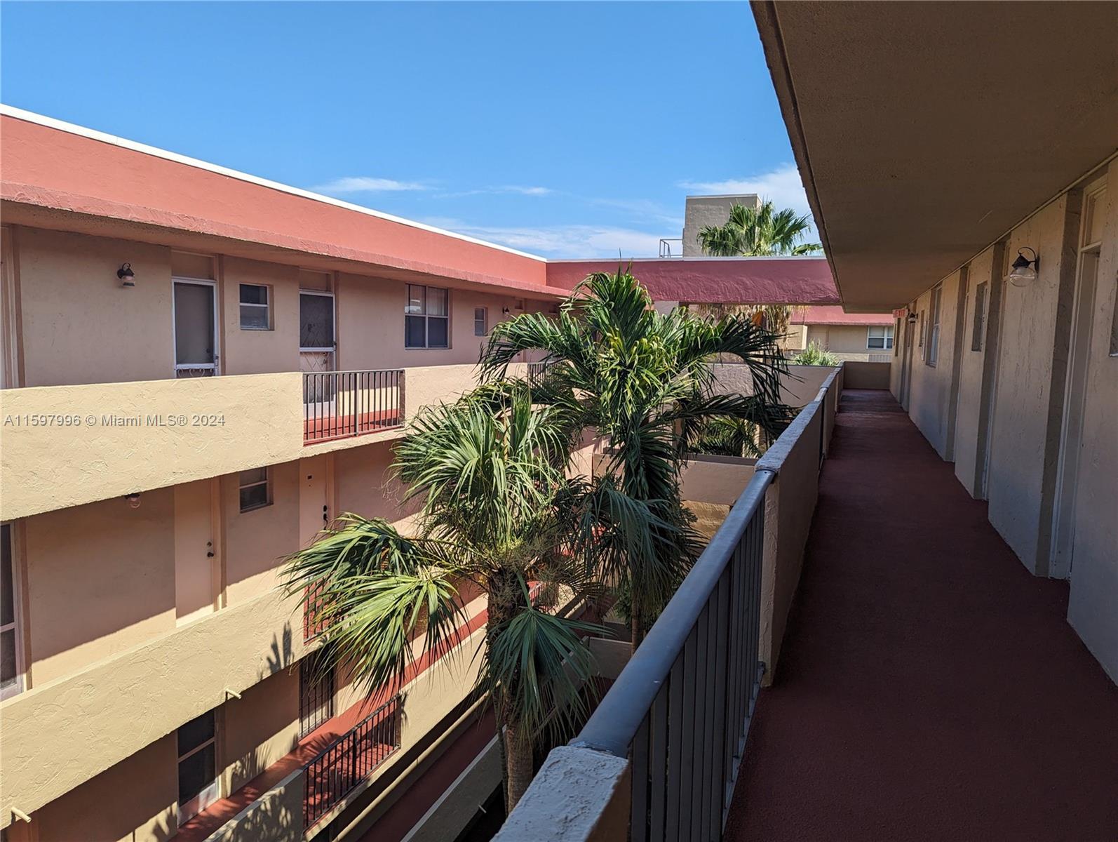 POLYNESIAN GARDENS CONDOM - Residential