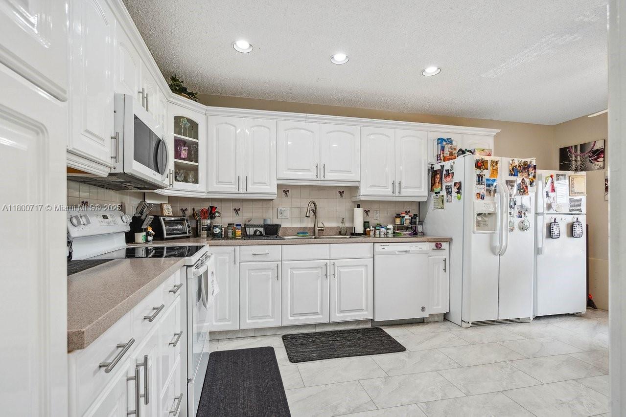 PINES OF DELRAY NORTH CON - Residential