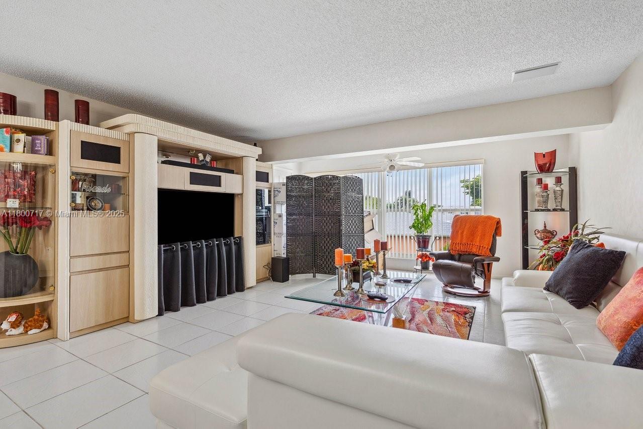 PINES OF DELRAY NORTH CON - Residential