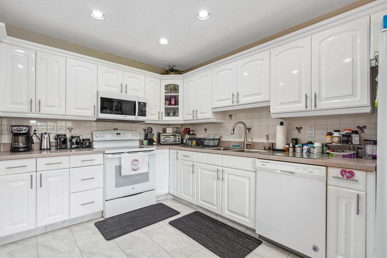 PINES OF DELRAY NORTH CON - Residential