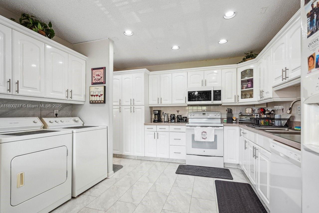 PINES OF DELRAY NORTH CON - Residential