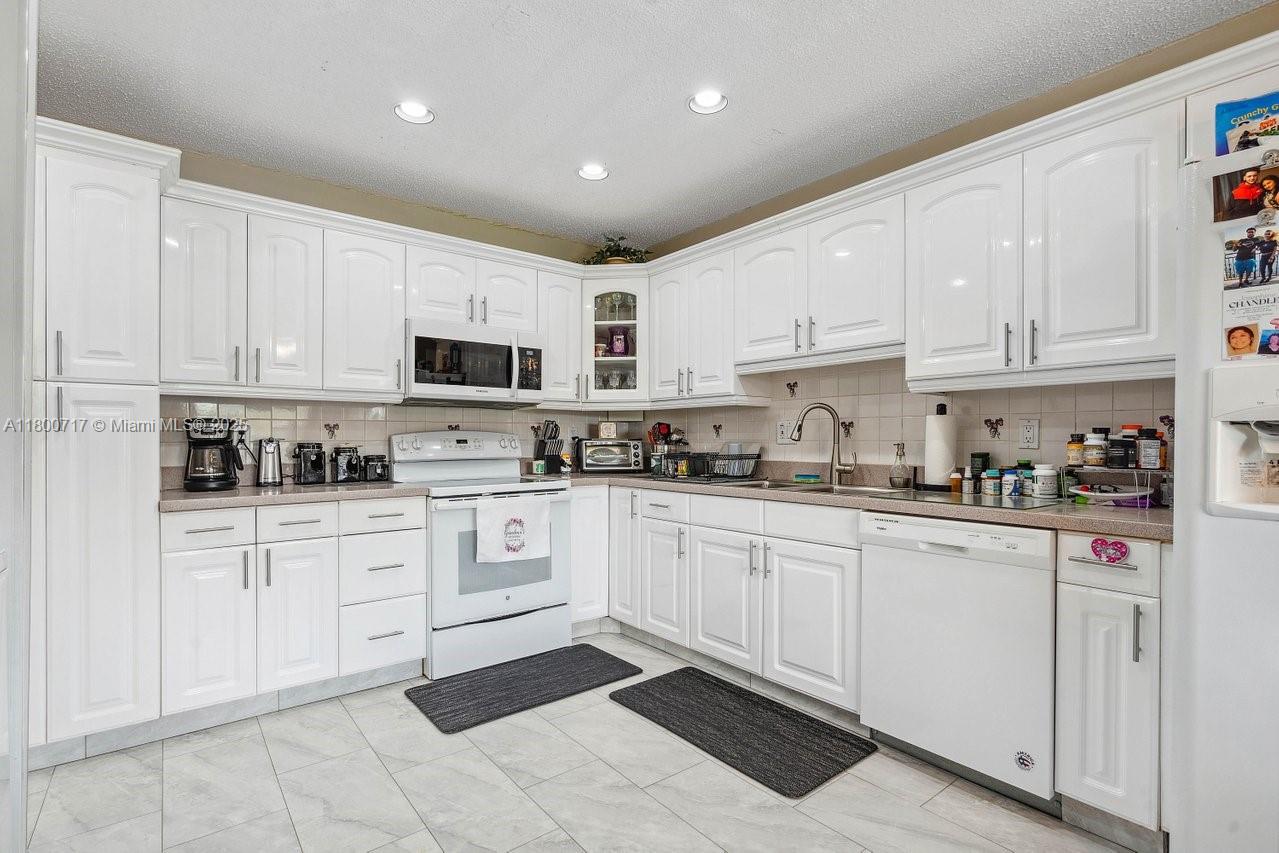 PINES OF DELRAY NORTH CON - Residential