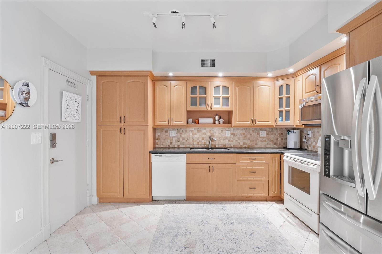 WELLINGTON TOWERS CONDO - Residential