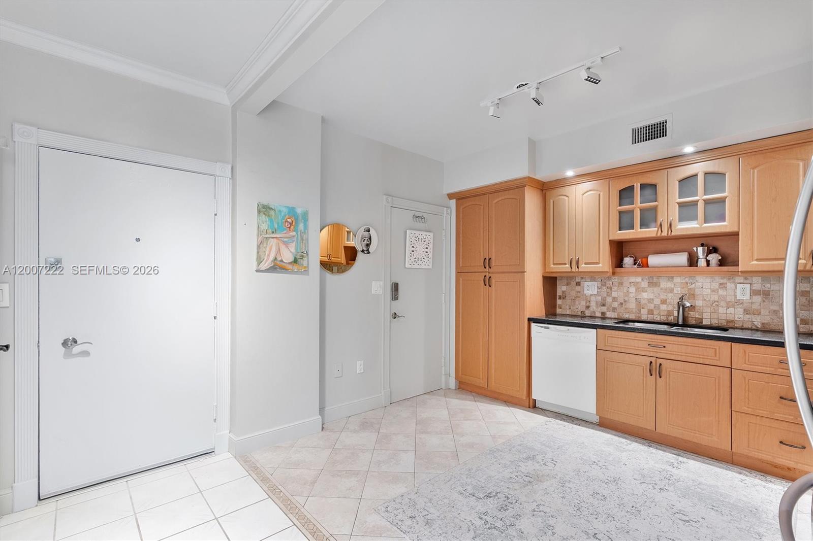 WELLINGTON TOWERS CONDO - Residential