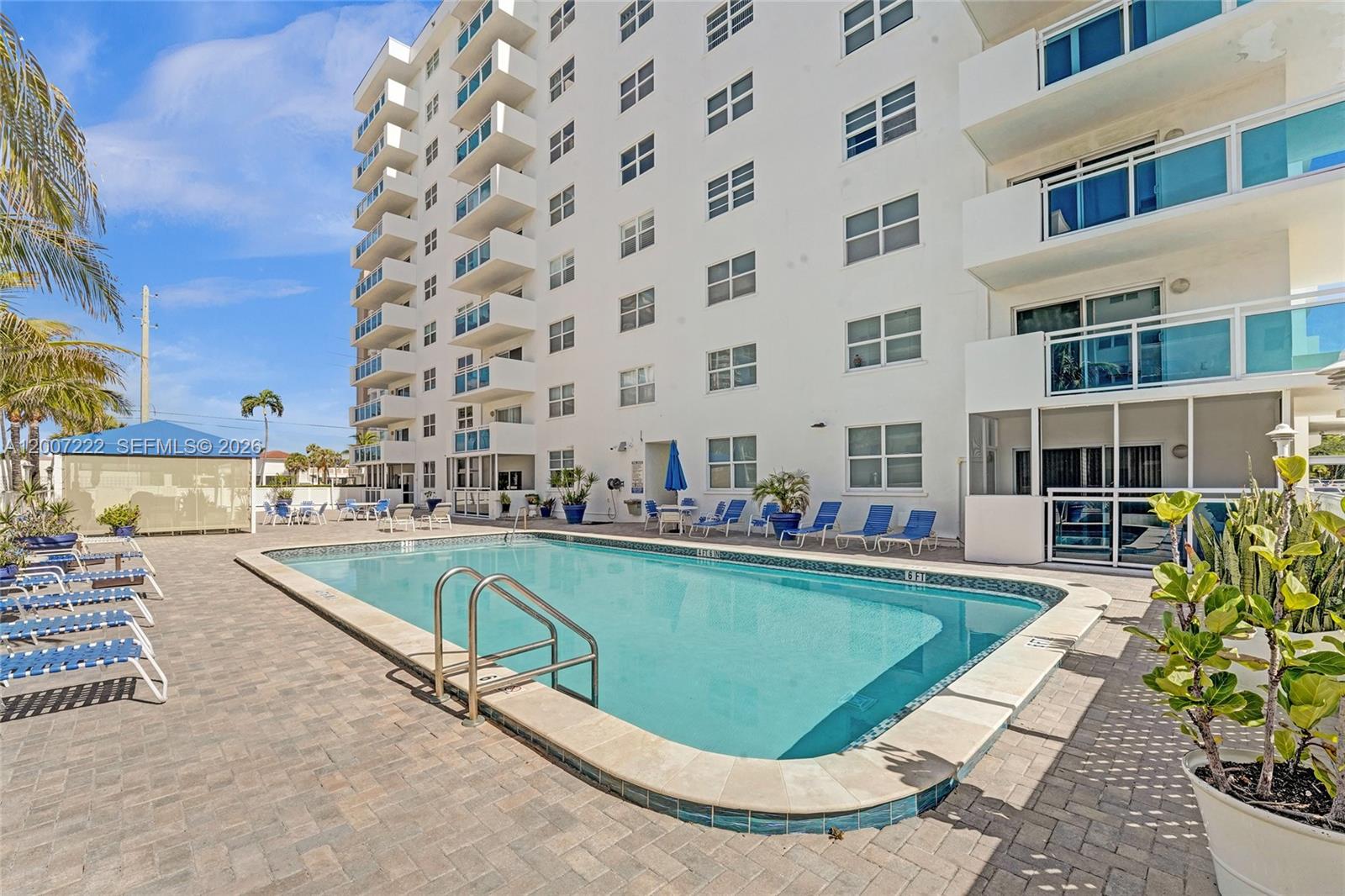 WELLINGTON TOWERS CONDO - Residential